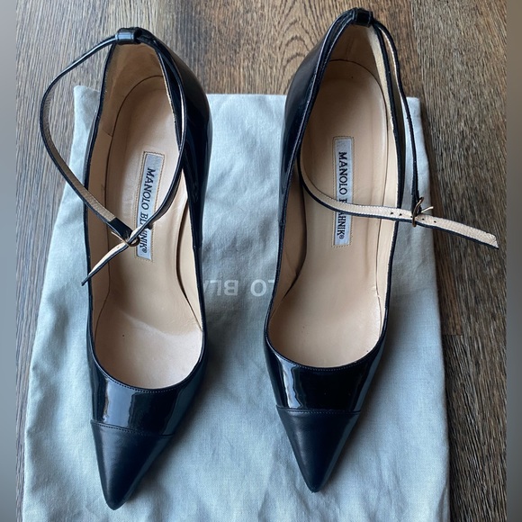 Manolo Blahnik Black Toe Pump with Ankle strap - Picture 3 of 8